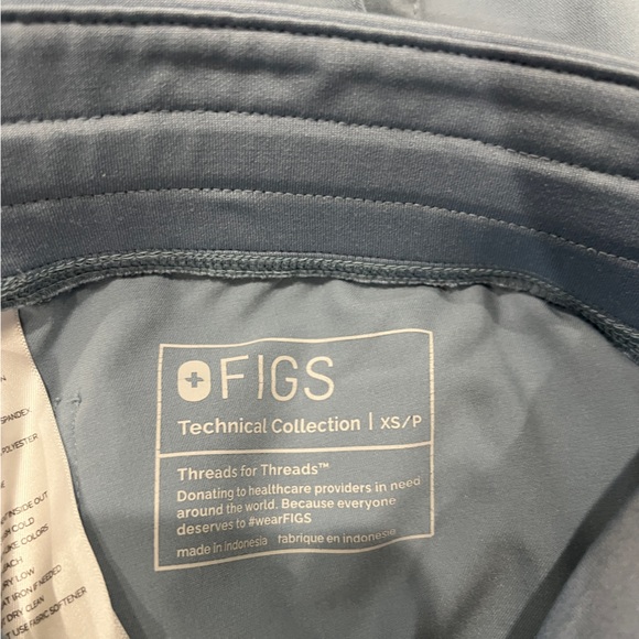 Dusty blue figs scrub set - Picture 3 of 3